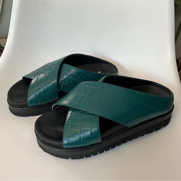 🐊 Free People Green Faux Croc Platform Slides Sz 38 | Bold Streetwear Sandals - Picture 3 of 11
